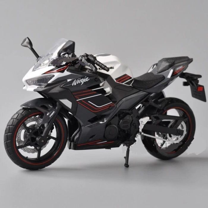Масштабная модель мотоцикла Kawasaki Ninja 400 (1:12) от CCA
