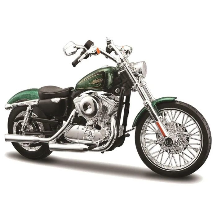 Коллекционная модель мотоцикла Maisto Harley-Davidson 2013 XL 1200V Seventy-Two (1:12)