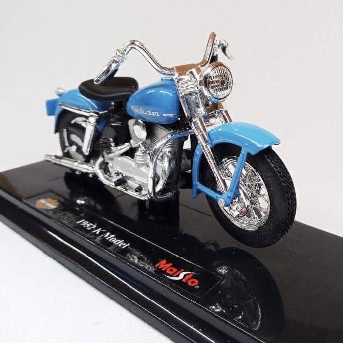Коллекционная модель мотоцикла Harley-Davidson 1952 K Model (Maisto, 1:18)