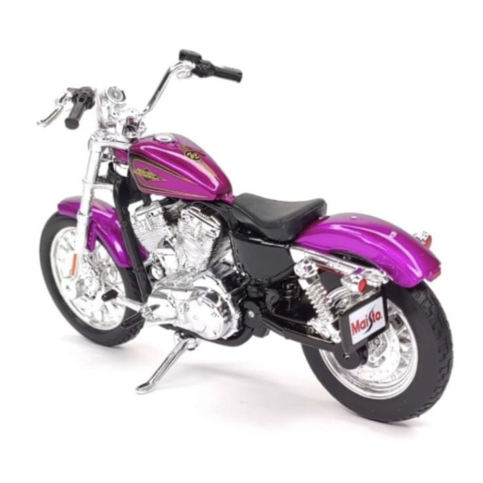 Масштабная модель мотоцикла Harley-Davidson 2013 XL1200V Seventy-Two (1:18) от Maisto