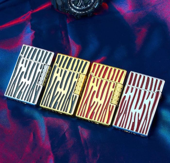 Элегантная газовая зажигалка Classic Lighter с фирменным кликом (Black/Gold)